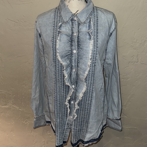 💕NWT Boutique Ruffle Collar Western Denim Button Down Shirt - Picture 5 of 8